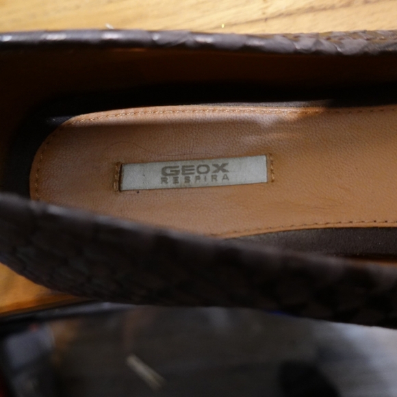 GEOX Bronze Snakeskin Textured Ballet Flat with Gold Metallic Toe Caps, size 38 - Picture 5 of 10